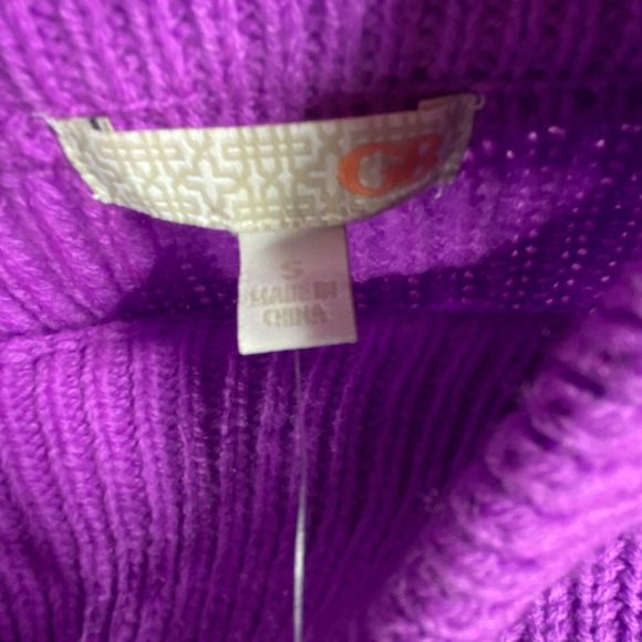GB Purple Cable Knit Long Sleeve Crop Sweater NWT Size Small - Picture 3 of 9